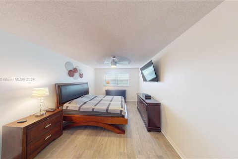 Condo in Sunrise, Florida, 1 bedroom  № 1281383 - photo 18