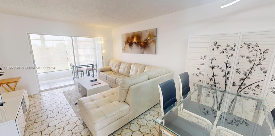 Condominio en Sunrise, Florida, 1 dormitorio  № 1281383