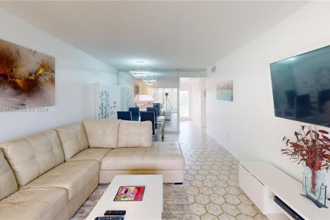 Copropriété à vendre à Sunrise, Floride: 1 chambre, 62.71 m2 № 1281383 - photo 3