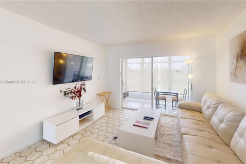 Condominio en venta en Sunrise, Florida, 1 dormitorio, 62.71 m2 № 1281383 - foto 4