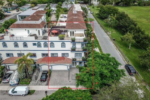 Touwnhouse à vendre à Fort Lauderdale, Floride: 3 chambres, 227.33 m2 № 1281379 - photo 2