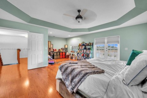 House in Miramar, Florida 5 bedrooms, 362.41 sq.m. № 940307 - photo 16