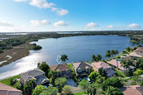 Villa ou maison à vendre à Miramar, Floride: 5 chambres, 362.41 m2 № 940307 - photo 2