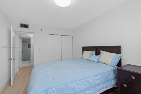 Condo in North Miami Beach, Florida, 3 bedrooms  № 1394837 - photo 13