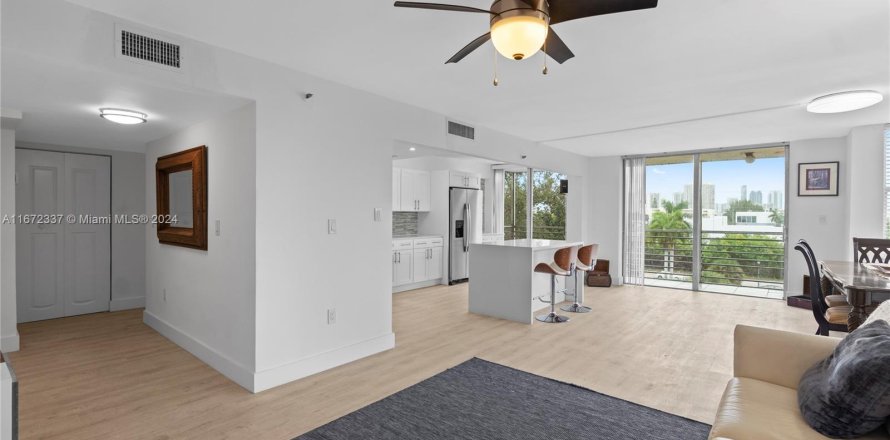 Condo in North Miami Beach, Florida, 3 bedrooms  № 1394837