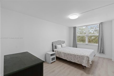 Condo in North Miami Beach, Florida, 3 bedrooms  № 1394837 - photo 9