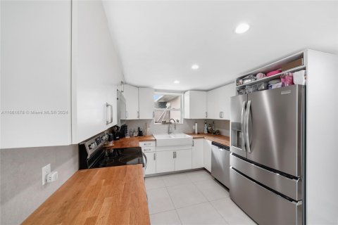 Casa en venta en Miami, Florida, 3 dormitorios, 149.39 m2 № 1368852 - foto 12