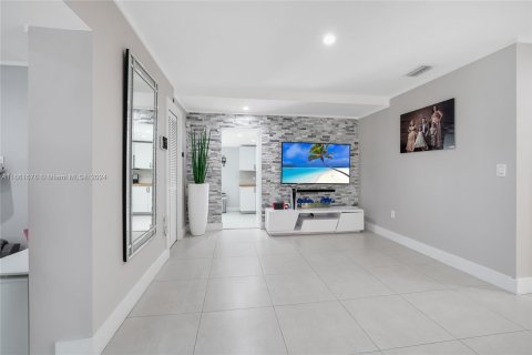 Casa en venta en Miami, Florida, 3 dormitorios, 149.39 m2 № 1368852 - foto 10