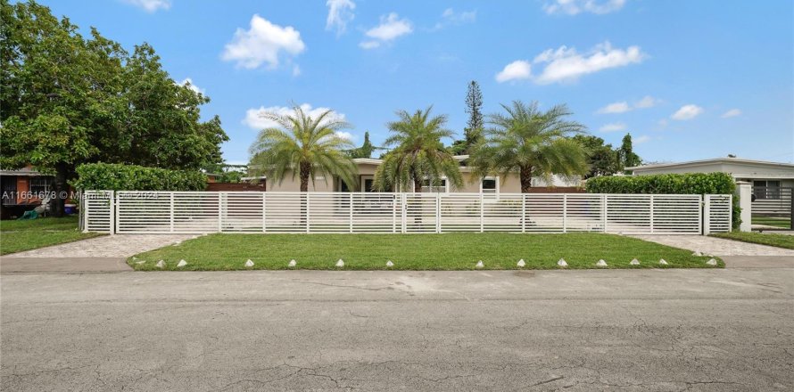 Villa ou maison à Miami, Floride 3 chambres, 149.39 m2 № 1368852