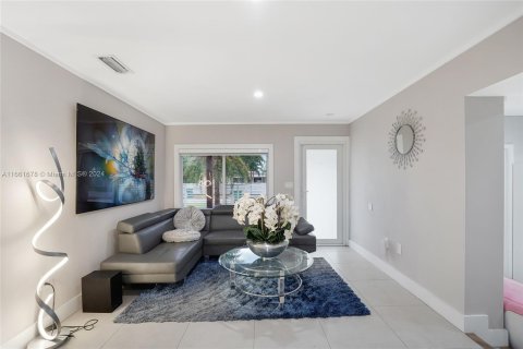 Casa en venta en Miami, Florida, 3 dormitorios, 149.39 m2 № 1368852 - foto 6