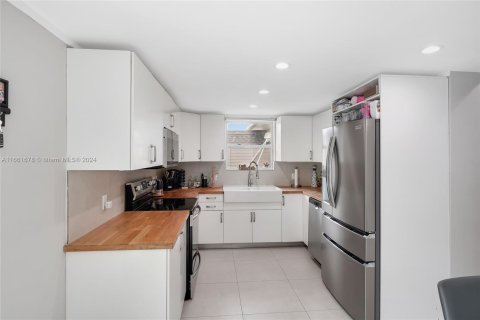 Casa en venta en Miami, Florida, 3 dormitorios, 149.39 m2 № 1368852 - foto 11