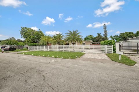 Villa ou maison à vendre à Miami, Floride: 3 chambres, 149.39 m2 № 1368852 - photo 3