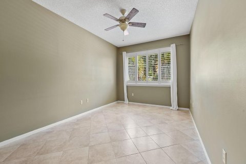 Condo in Hypoluxo, Florida, 2 bedrooms  № 1209135 - photo 21