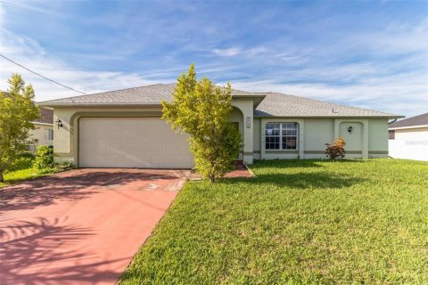 Villa ou maison à vendre à Lehigh Acres, Floride: 3 chambres, 137.4 m2 № 1304085 - photo 1