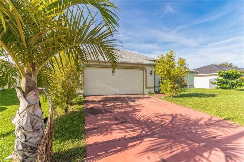 Villa ou maison à vendre à Lehigh Acres, Floride: 3 chambres, 137.4 m2 № 1304085 - photo 2