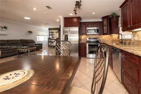 Casa en venta en Pembroke Pines, Florida, 4 dormitorios, 184.13 m2 № 1291332 - foto 12