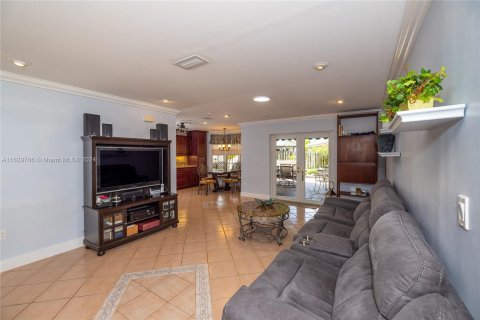 Casa en venta en Pembroke Pines, Florida, 4 dormitorios, 184.13 m2 № 1291332 - foto 7