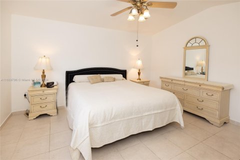 Casa en venta en Pembroke Pines, Florida, 4 dormitorios, 184.13 m2 № 1291332 - foto 16