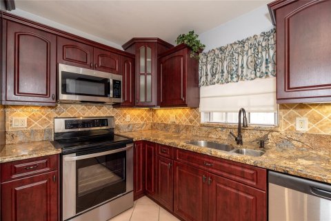 Casa en venta en Pembroke Pines, Florida, 4 dormitorios, 184.13 m2 № 1291332 - foto 11