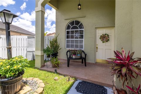 Casa en venta en Pembroke Pines, Florida, 4 dormitorios, 184.13 m2 № 1291332 - foto 3