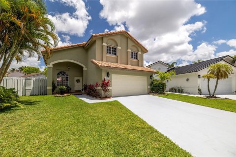 Casa en venta en Pembroke Pines, Florida, 4 dormitorios, 184.13 m2 № 1291332 - foto 1