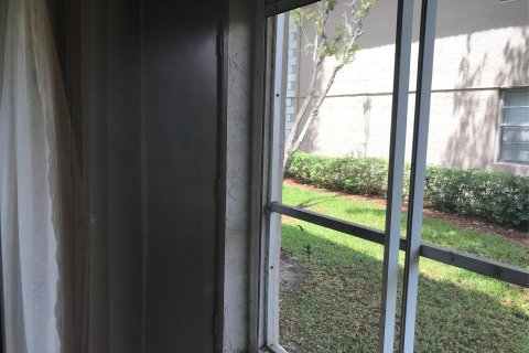 Condo in Coral Springs, Florida, 2 bedrooms  № 1182045 - photo 8