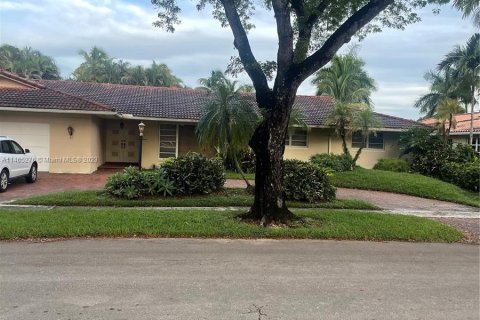 Купить виллу или дом в Майами-Лейкс, Флорида 5 спален, 281.77м2, № 779647 - фото 1