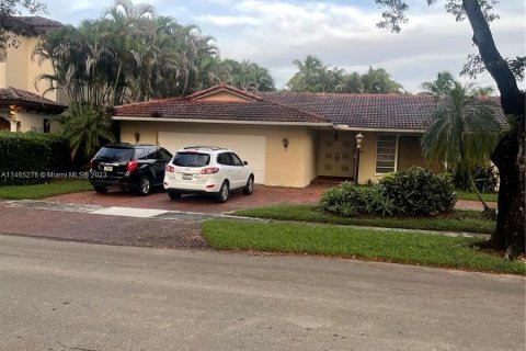 Villa ou maison à vendre à Miami Lakes, Floride: 5 chambres, 281.77 m2 № 779647 - photo 2