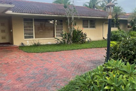 Villa ou maison à vendre à Miami Lakes, Floride: 5 chambres, 281.77 m2 № 779647 - photo 8