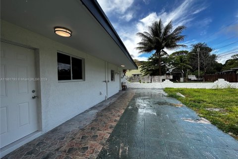 Villa ou maison à vendre à Miami Gardens, Floride: 3 chambres, 219.25 m2 № 1368837 - photo 18