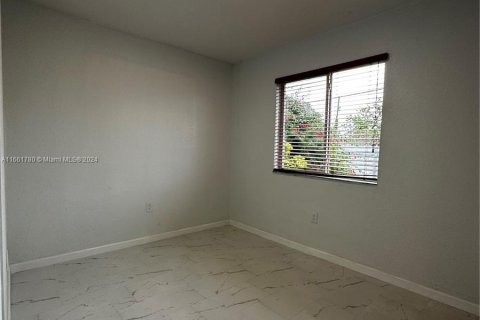 Casa en venta en Miami Gardens, Florida, 3 dormitorios, 219.25 m2 № 1368837 - foto 16