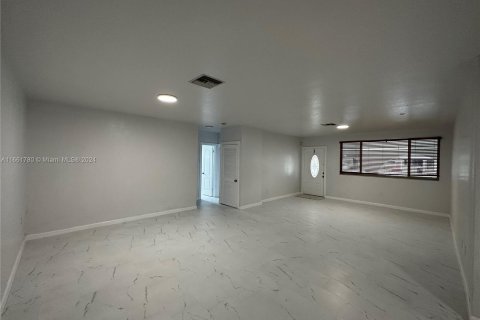 Villa ou maison à vendre à Miami Gardens, Floride: 3 chambres, 219.25 m2 № 1368837 - photo 13