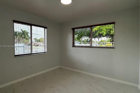 Villa ou maison à vendre à Miami Gardens, Floride: 3 chambres, 219.25 m2 № 1368837 - photo 14