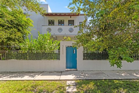 Touwnhouse à louer à Miami, Floride: 3 chambres, 175.59 m2 № 1368784 - photo 1