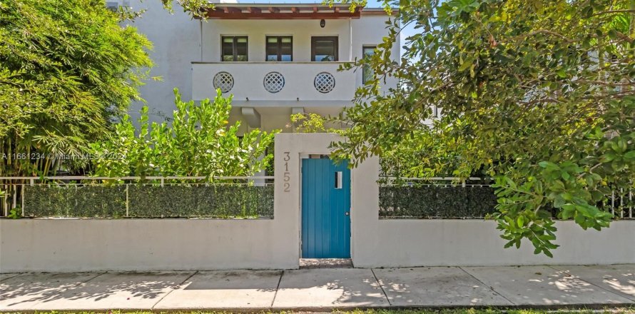 Townhouse in Miami, Florida 3 bedrooms, 175.59 sq.m. № 1368784