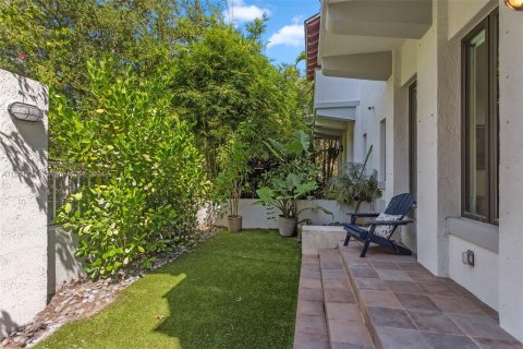 Townhouse in Miami, Florida 3 bedrooms, 175.59 sq.m. № 1368784 - photo 7