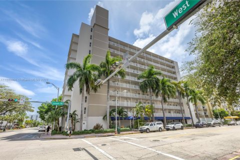 Condominio en venta en Miami Beach, Florida, 1 dormitorio, 67.82 m2 № 57932 - foto 19