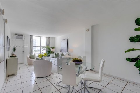 Condominio en venta en Miami Beach, Florida, 1 dormitorio, 67.82 m2 № 57932 - foto 2