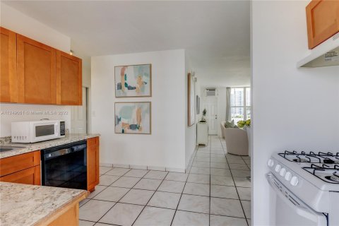 Condominio en venta en Miami Beach, Florida, 1 dormitorio, 67.82 m2 № 57932 - foto 7