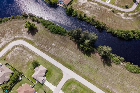 Terrain à vendre à Cape Coral, Floride № 55671 - photo 7