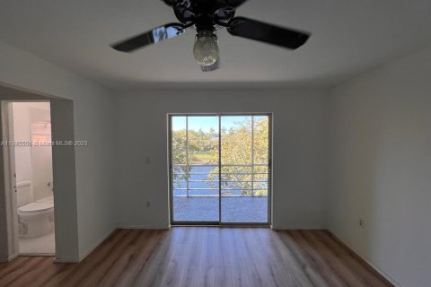 Condominio en venta en Miami Gardens, Florida, 1 dormitorio, 61.41 m2 № 327506 - foto 4