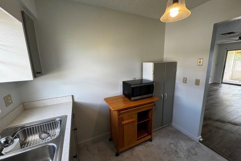 Condo in DeLand, Florida, 2 bedrooms  № 1265924 - photo 6