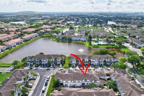 Touwnhouse à vendre à Doral, Floride: 3 chambres, 141.21 m2 № 1310165 - photo 2