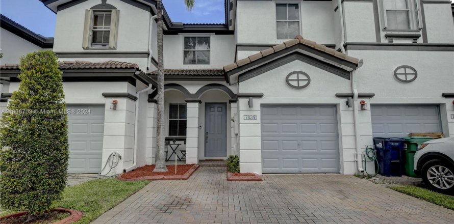 Townhouse in Doral, Florida 3 bedrooms, 141.21 sq.m. № 1310165