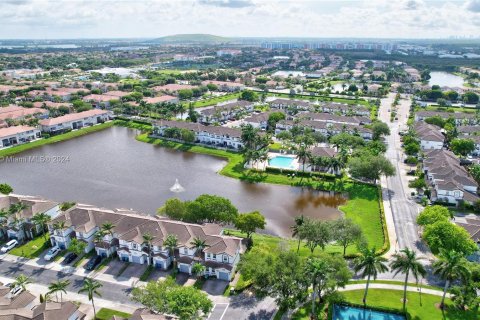 Adosado en venta en Doral, Florida, 3 dormitorios, 141.21 m2 № 1310165 - foto 24