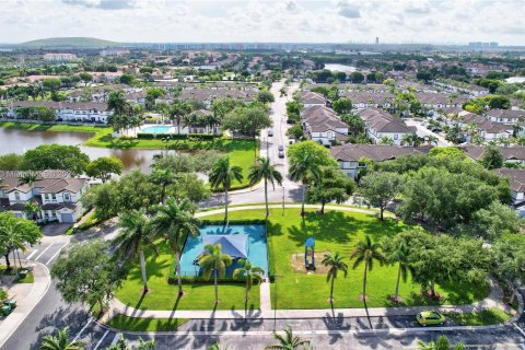 Adosado en venta en Doral, Florida, 3 dormitorios, 141.21 m2 № 1310165 - foto 23