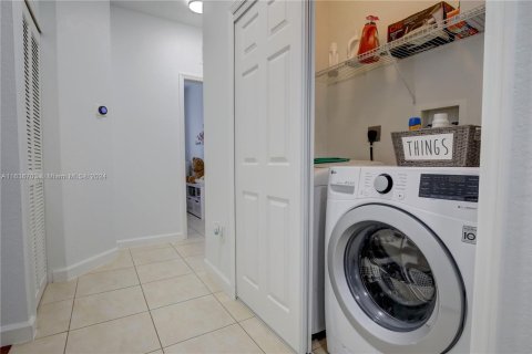 Townhouse in Doral, Florida 3 bedrooms, 141.21 sq.m. № 1310165 - photo 20