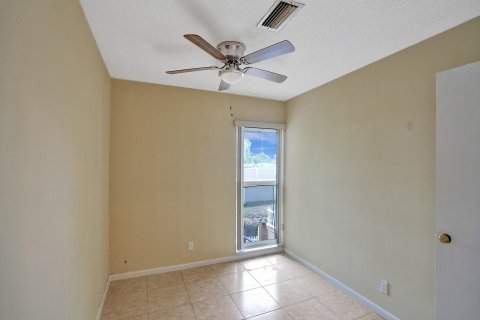 Townhouse in North Lauderdale, Florida 3 bedrooms, 126.35 sq.m. № 1081410 - photo 25
