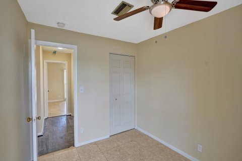 Townhouse in North Lauderdale, Florida 3 bedrooms, 126.35 sq.m. № 1081410 - photo 23