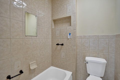 Townhouse in North Lauderdale, Florida 3 bedrooms, 126.35 sq.m. № 1081410 - photo 11